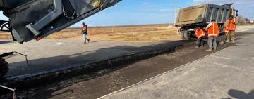 На особистому контролі Максима Марченко: в Кілійській громаді ремонтують розбиту фурами ділянку дороги